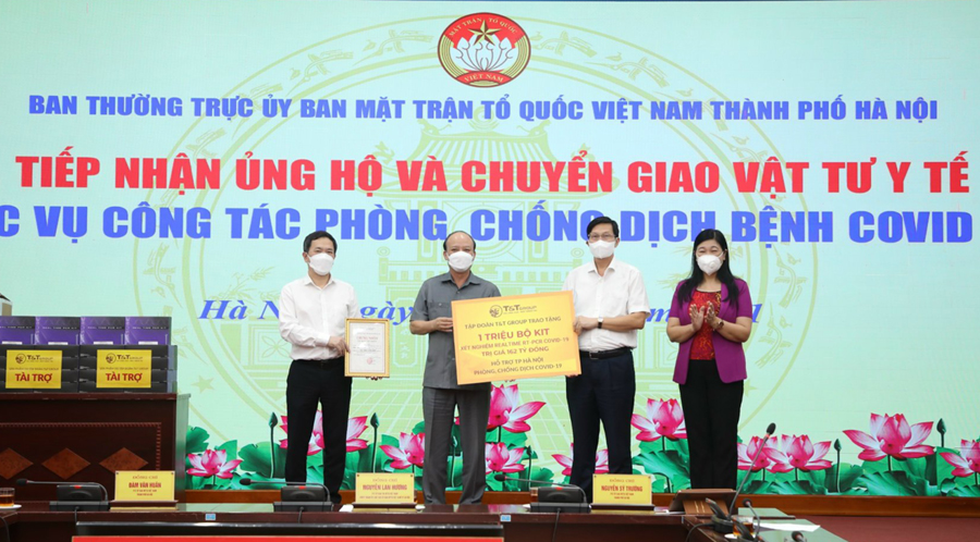 Hà Nội tiếp nhận hơn 182 tỷ đồng tiền và hiện vật ủng hộ công tác phòng chống dịch